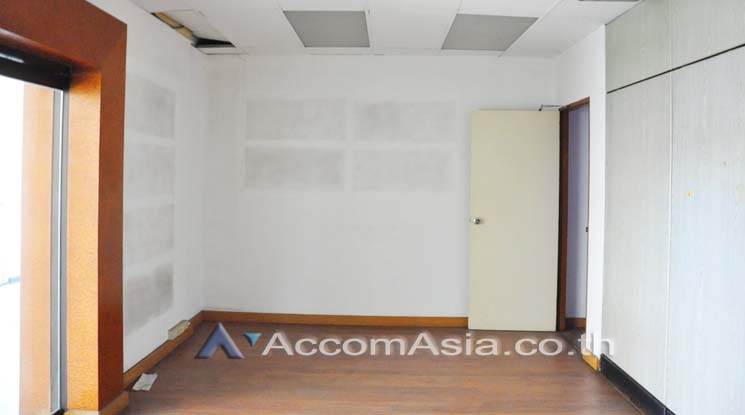 4  Apartment For Rent in Sukhumvit ,Bangkok BTS Nana at Perfect for Pet lovers Apartment, near NIST Intl AA10559